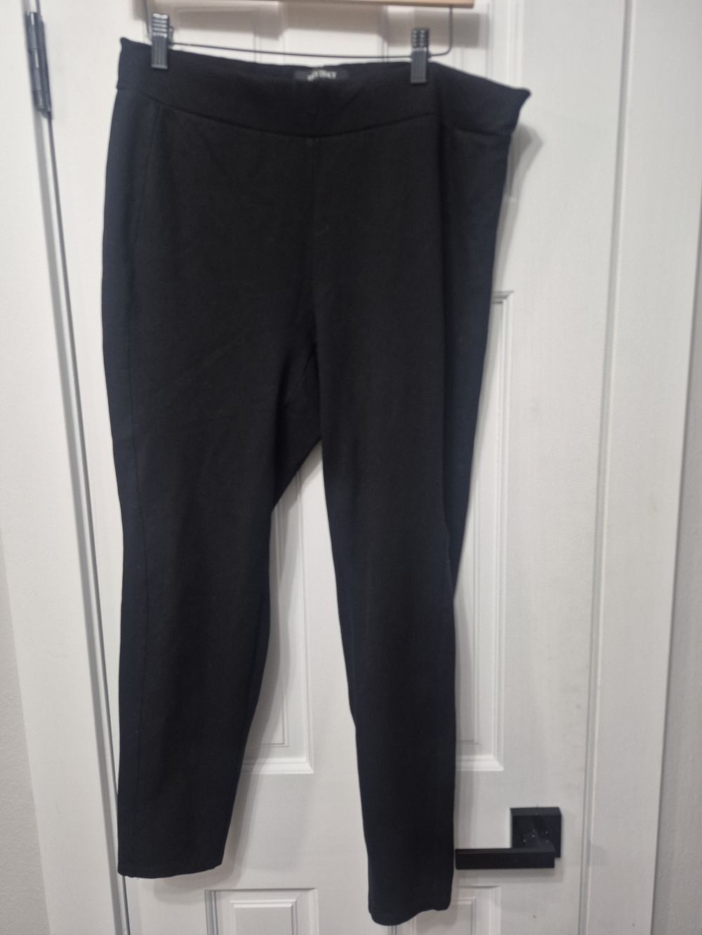 Ellen Tracy Black Cropped Ponte Pull-On Pants